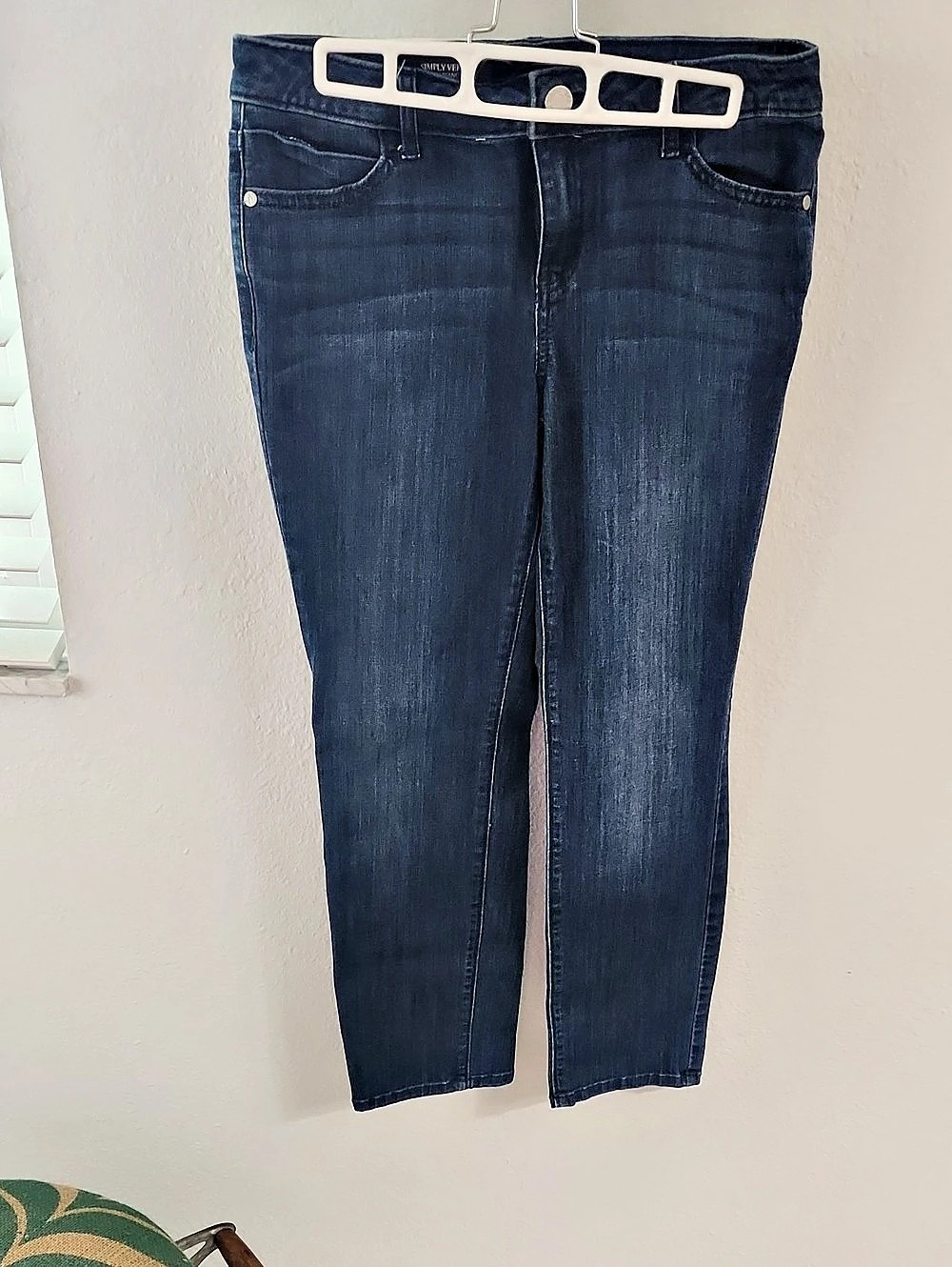 Simply Vera Wang Straight Mid Rise Straight Leg Mid Rise Jeans Size 8PS